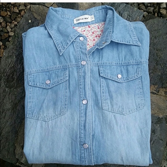 NWT Women’s Chambray Shirt - Picture 2 of 9